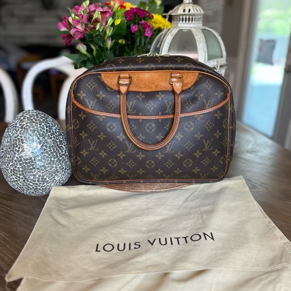 Louis Vuitton Handbags - Louis Vuitton monogram Deauville hand bag